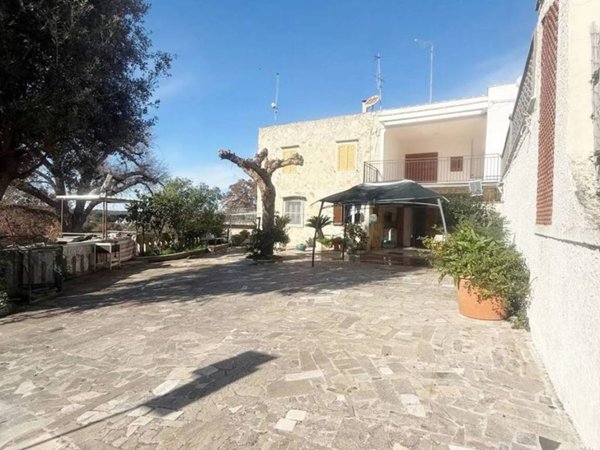 casa indipendente in vendita a Fasano in zona Laureto