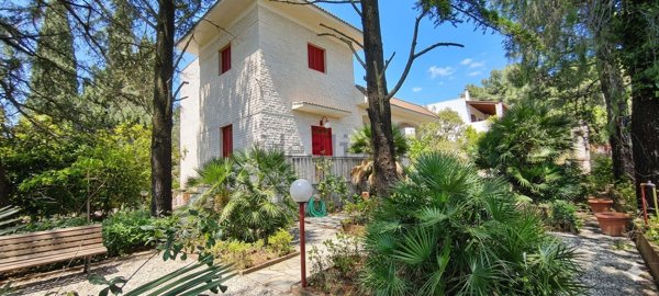 casa indipendente in vendita a Fasano