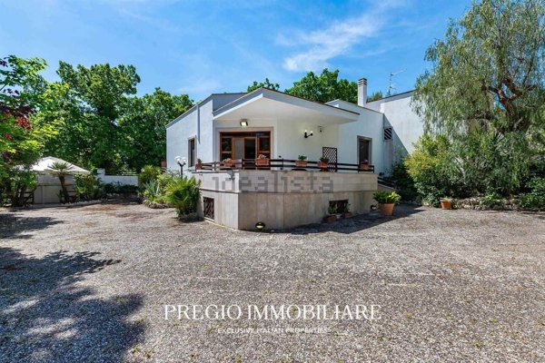 casa indipendente in vendita a Fasano