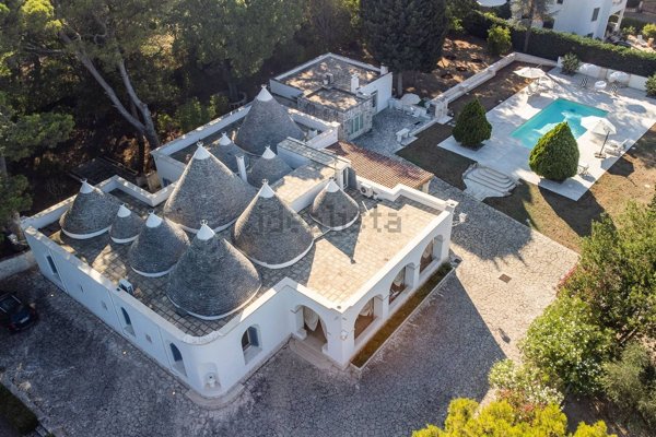 casa indipendente in vendita a Fasano