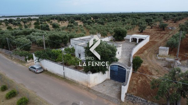 casa indipendente in vendita a Fasano in zona Pezze di Greco