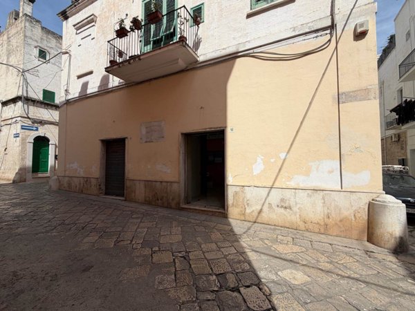 negozio in vendita a Fasano
