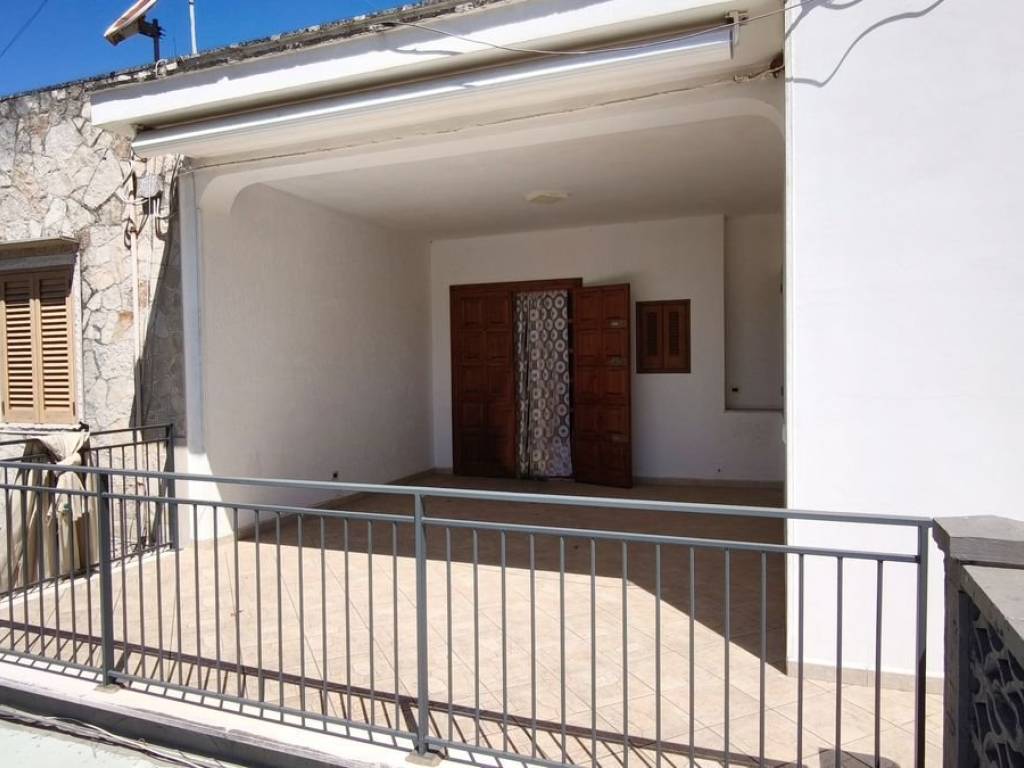 casa indipendente in vendita a Fasano in zona Laureto