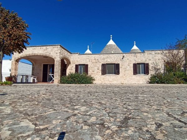 casa indipendente in vendita a Fasano in zona Laureto