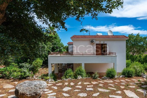 casa indipendente in vendita a Fasano