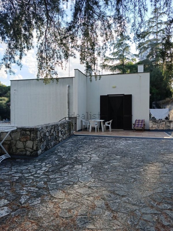 casa indipendente in vendita a Fasano