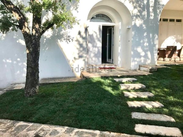 casa indipendente in vendita a Fasano