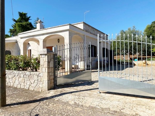 casa indipendente in vendita a Fasano