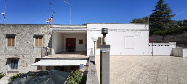 casa semindipendente in vendita a Fasano in zona Laureto