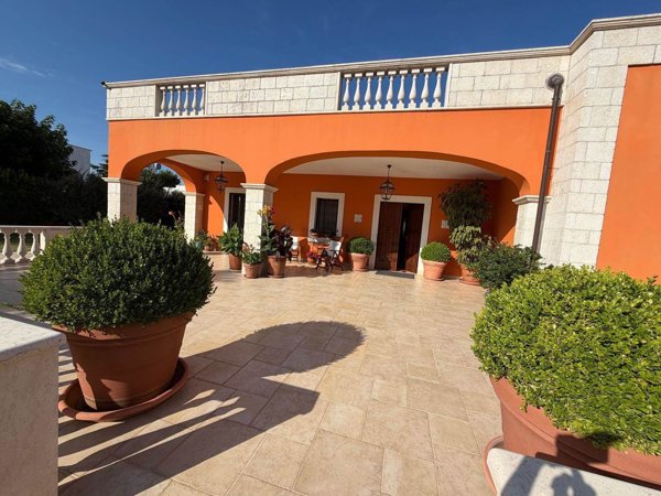 casa indipendente in vendita a Fasano