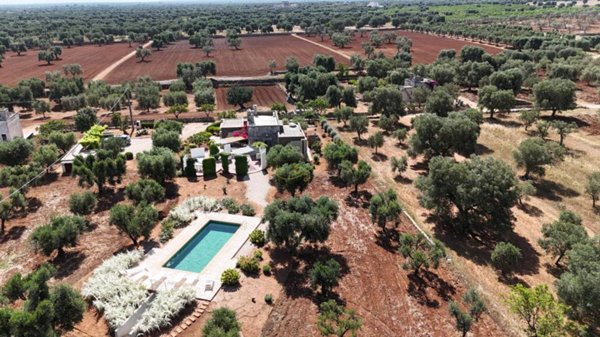 casa indipendente in vendita a Fasano