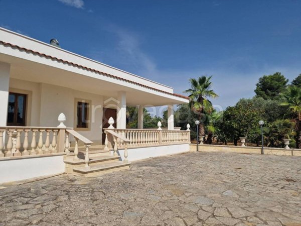 casa indipendente in vendita a Fasano