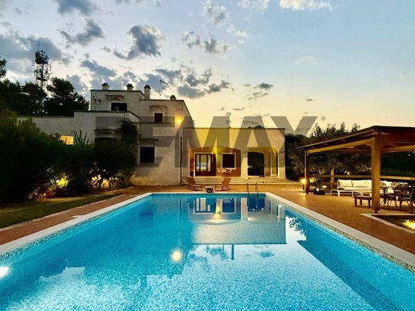 casa indipendente in vendita a Fasano