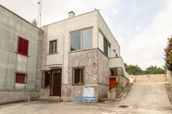 casa indipendente in vendita a Fasano