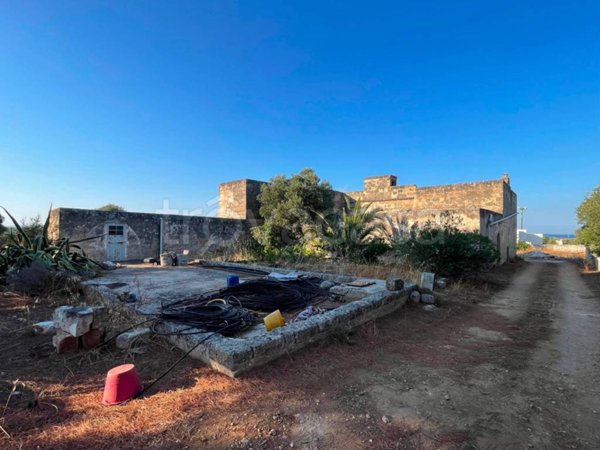 casa indipendente in vendita a Fasano