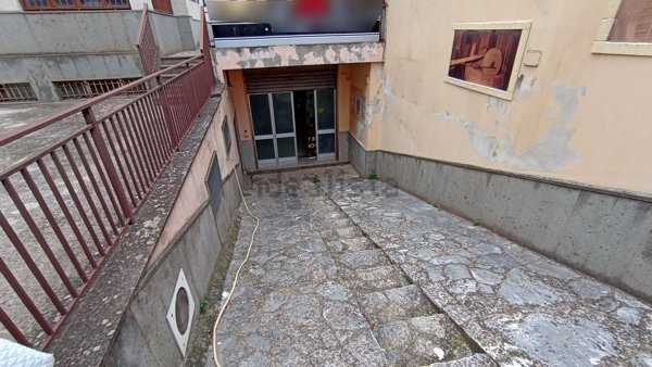 locale commerciale in vendita a Fasano