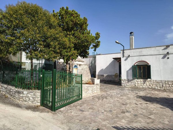casa indipendente in vendita a Fasano in zona Laureto