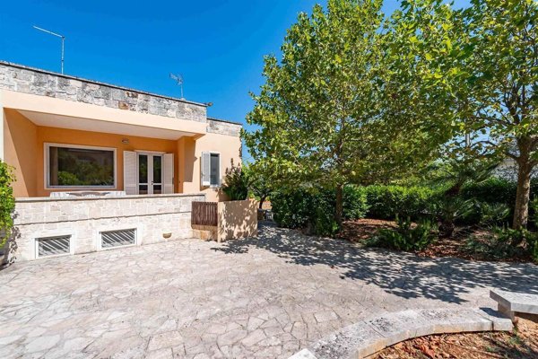 casa indipendente in vendita a Fasano in zona Laureto