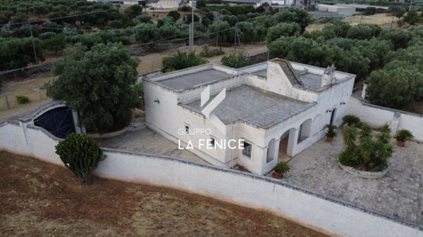 casa indipendente in vendita a Fasano
