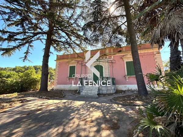 casa indipendente in vendita a Fasano