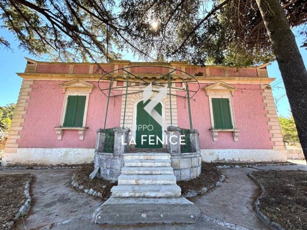 casa indipendente in vendita a Fasano
