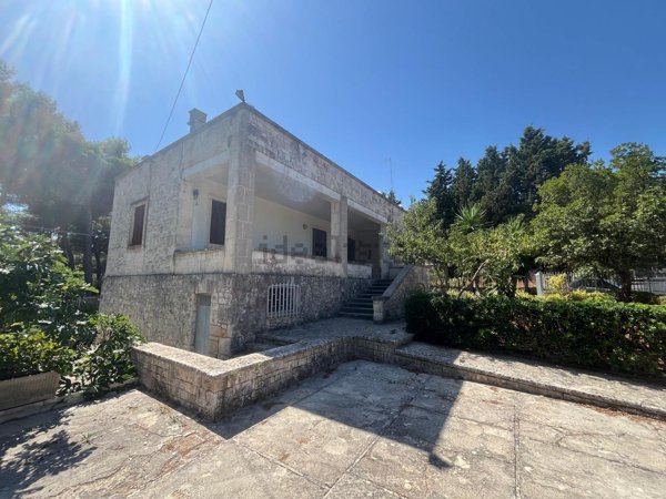 casa indipendente in vendita a Fasano
