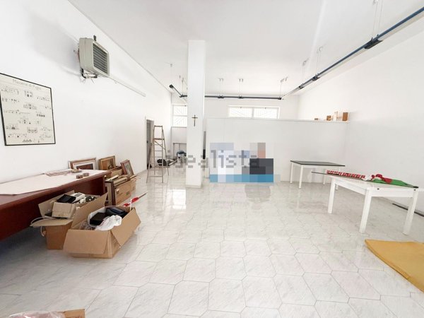 locale commerciale in vendita a Fasano