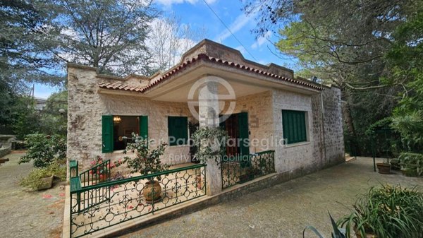 casa indipendente in vendita a Fasano