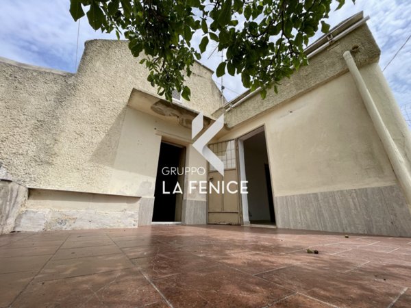 casa indipendente in vendita a Fasano