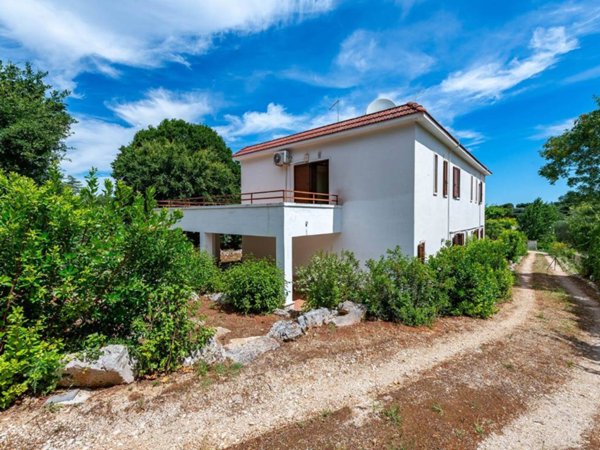 casa indipendente in vendita a Fasano in zona Laureto
