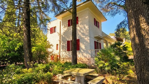casa indipendente in vendita a Fasano