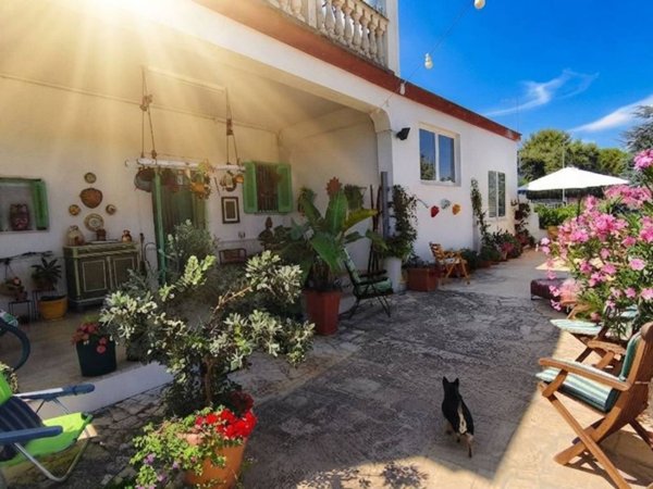 casa indipendente in vendita a Fasano in zona Laureto