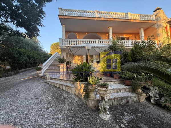 casa indipendente in vendita a Fasano in zona Laureto