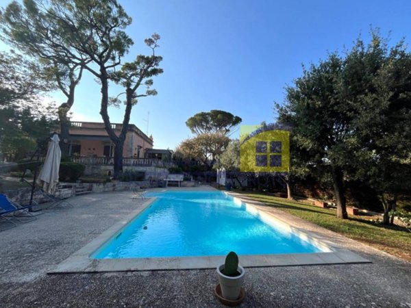 casa indipendente in vendita a Fasano in zona Laureto