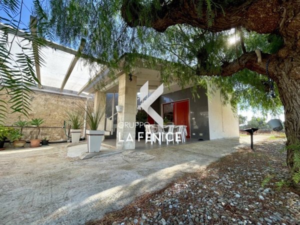casa indipendente in vendita a Fasano in zona Savelletri