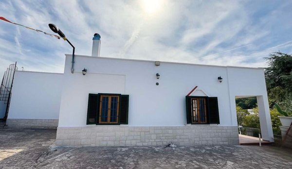 casa indipendente in vendita a Fasano