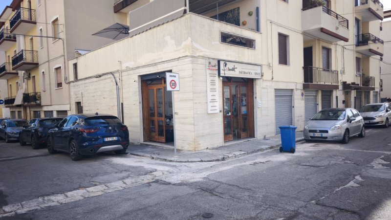 locale commerciale in vendita a Fasano
