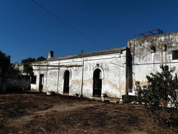 esavano in vendita a Francavilla Fontana