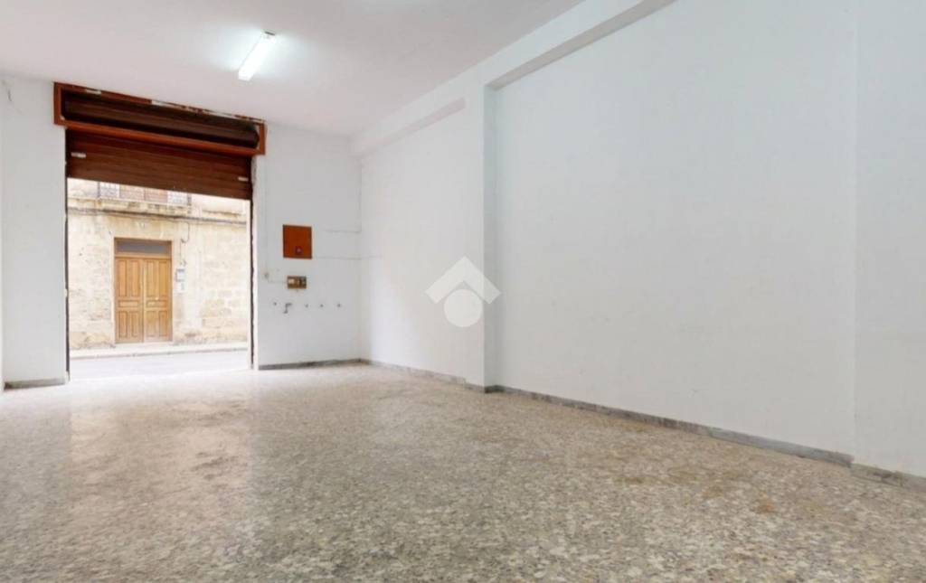 locale di sgombero in vendita a Francavilla Fontana
