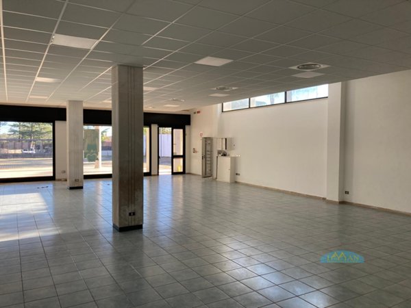 locale commerciale in vendita a Francavilla Fontana