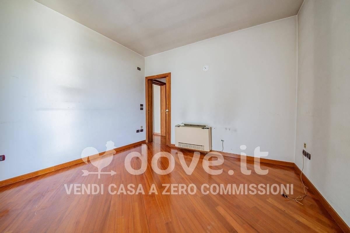 casa indipendente in vendita a Latiano