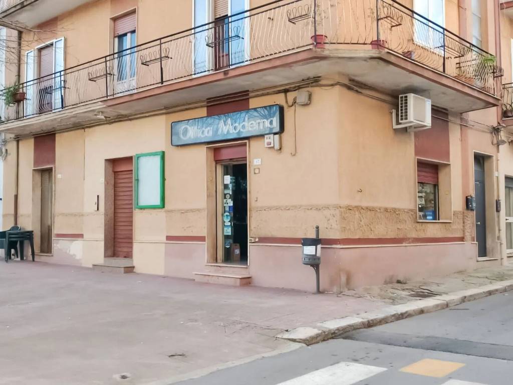 negozio in vendita a Latiano