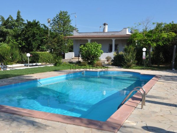 casa indipendente in vendita a Latiano