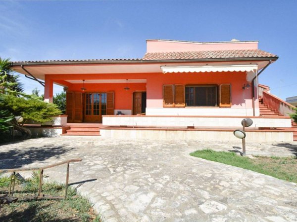 casa indipendente in vendita a Latiano