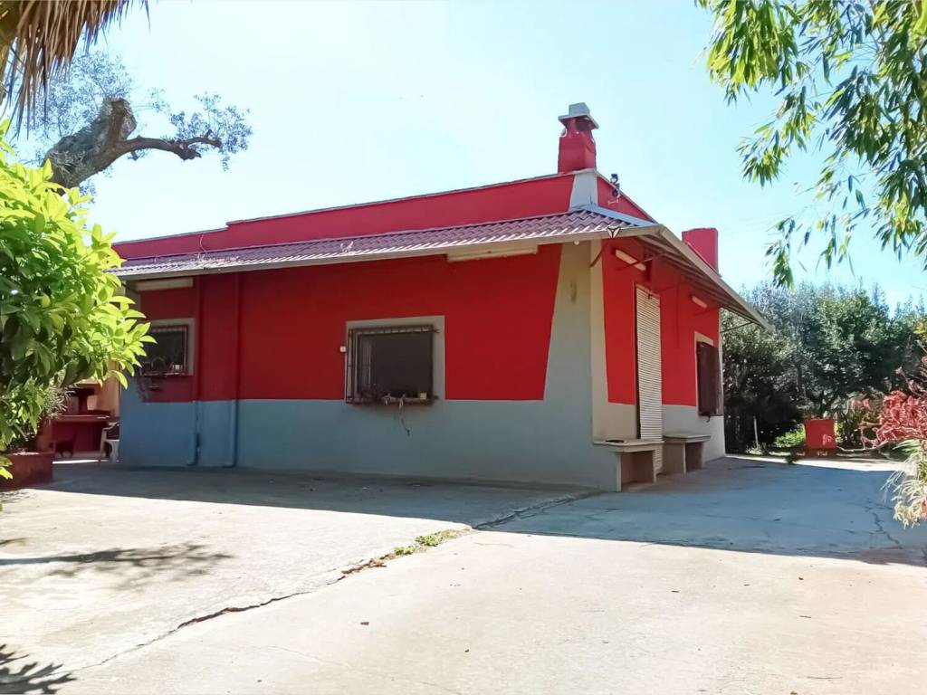 casa indipendente in vendita a Latiano