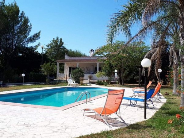 casa indipendente in vendita a Latiano