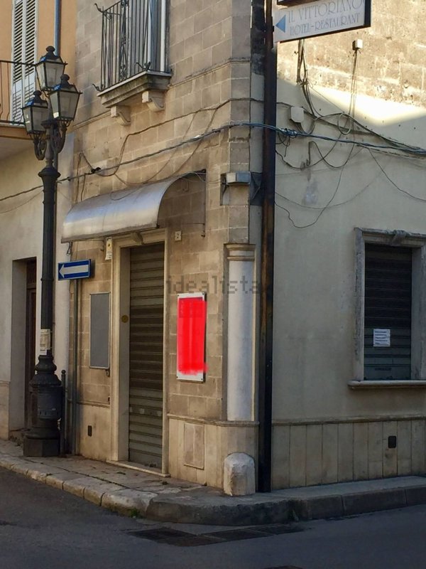 locale commerciale in vendita a Latiano