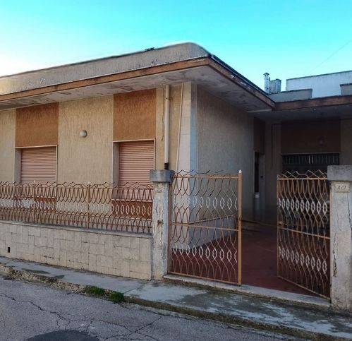 casa indipendente in vendita a Latiano