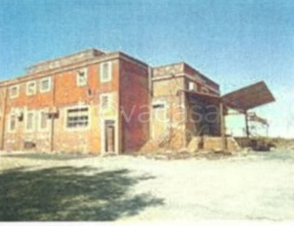 locale commerciale in vendita a Latiano