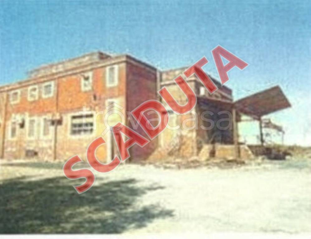 locale commerciale in vendita a Latiano